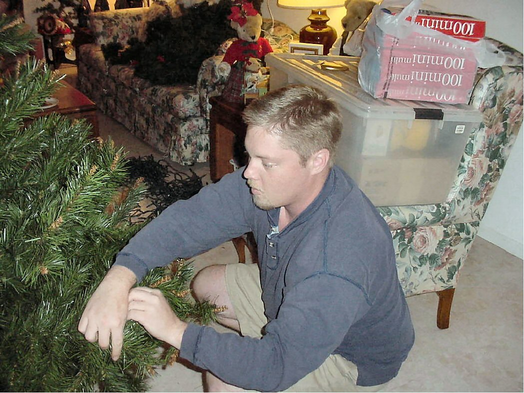 Decorating for Christmas 2001