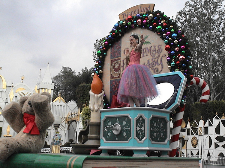 Disneyland Christmas Eve Parade 2002