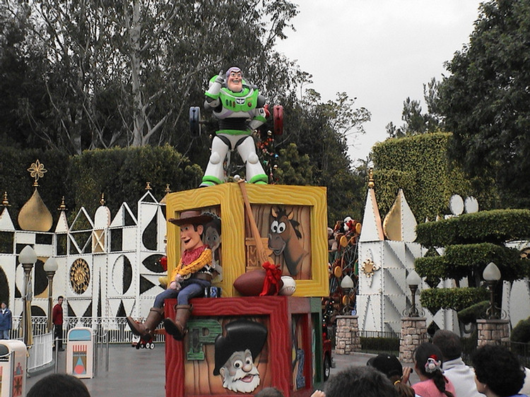 Disneyland Christmas Eve Parade 2002