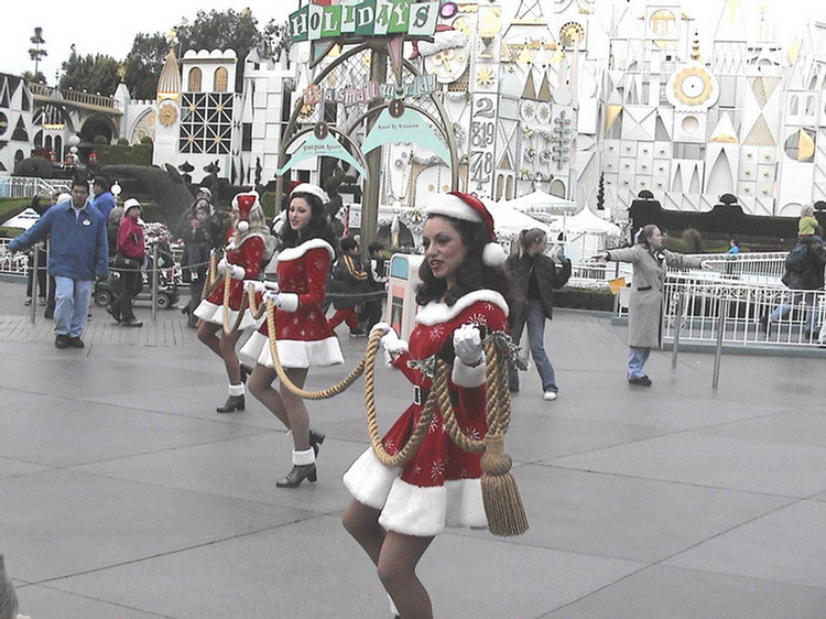 Disneyland Christmas Eve Parade 2002