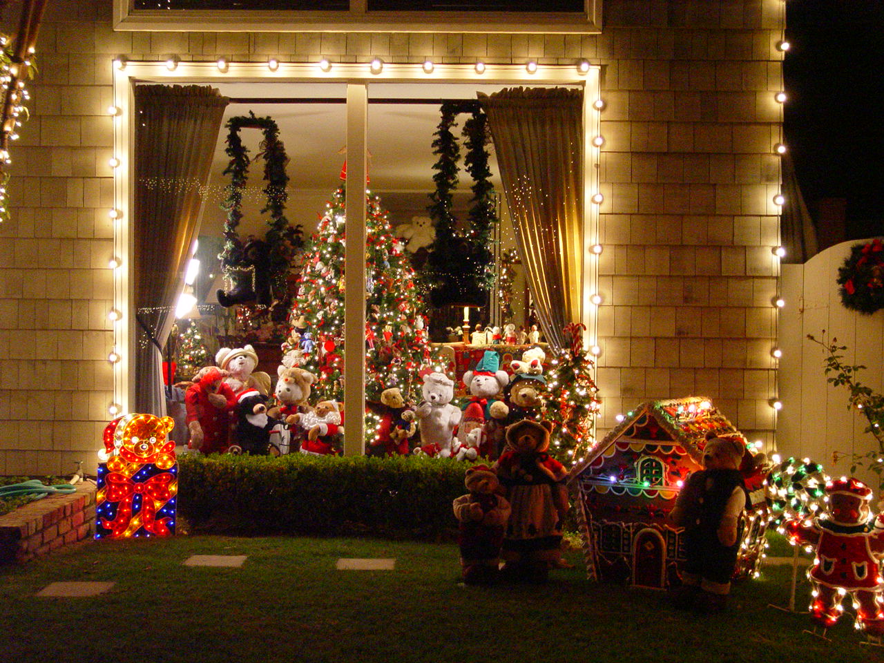 Naples California Walk Of Lights 2005