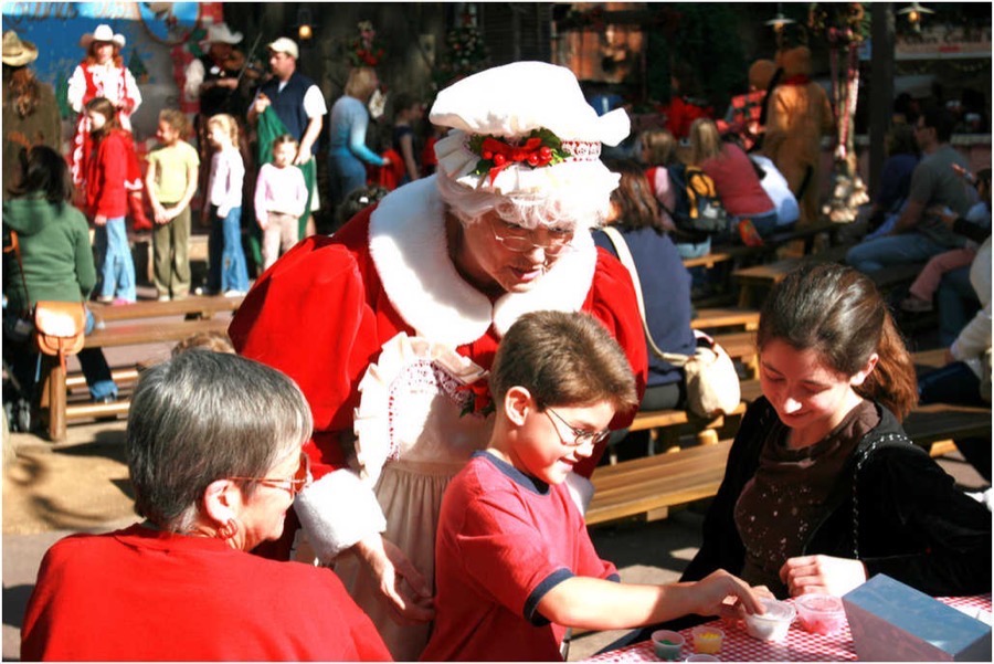 Christmas Eve At Disneyland 2006