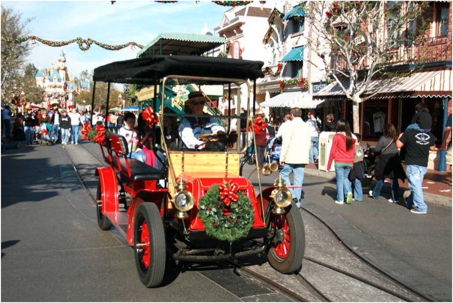 Christmas Eve At Disneyland 2006