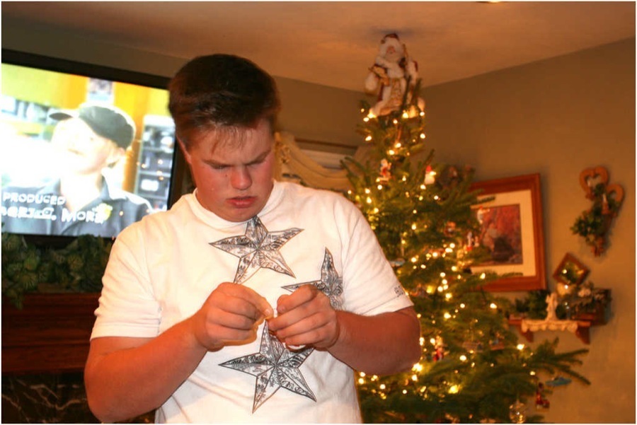 Mitch & Kids Decorate Their Tree