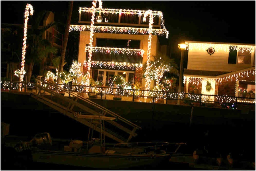 A Stroll Through Naples At Christmas