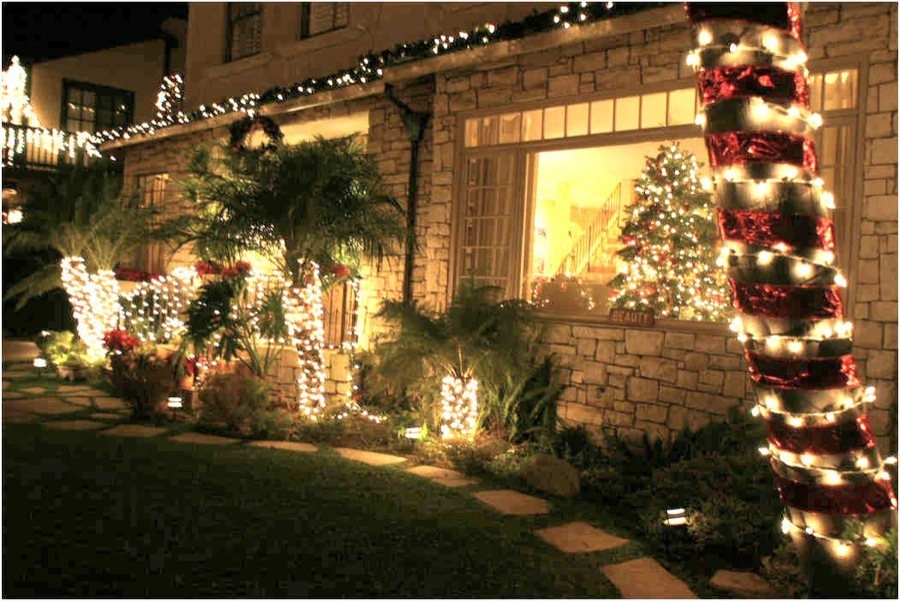 A Stroll Through Naples At Christmas