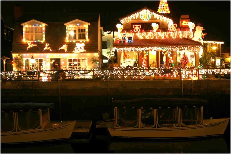 A Stroll Through Naples At Christmas