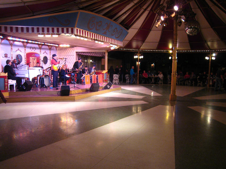 One Last Disneyland Dance For 2007