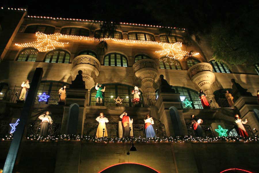 A visit to the Riverside Mission Inn with family December 2012