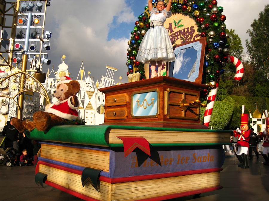 The Disneyland Christmas Eve  Parade  2012