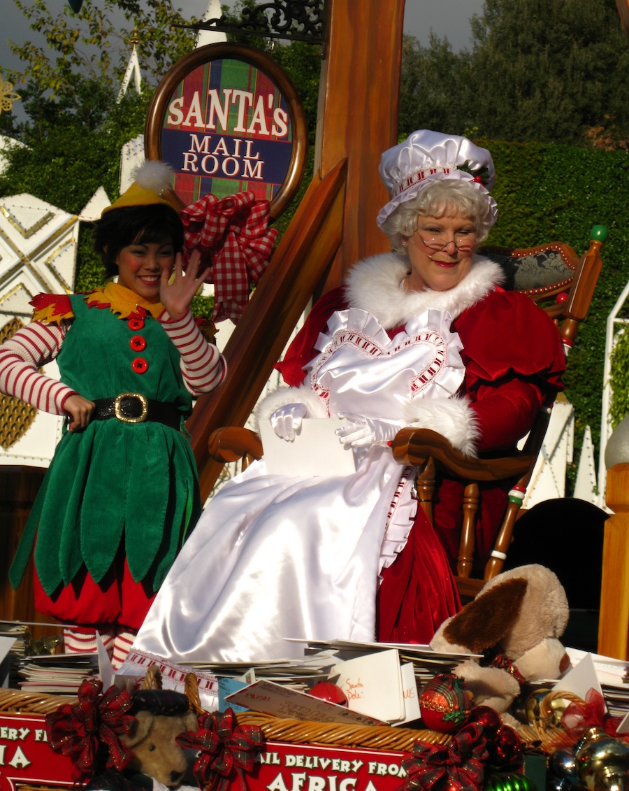 The Disneyland Christmas Eve  Parade  2012