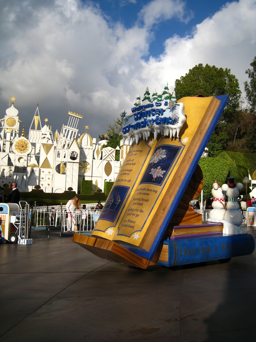 The Disneyland Christmas Eve  Parade  2012