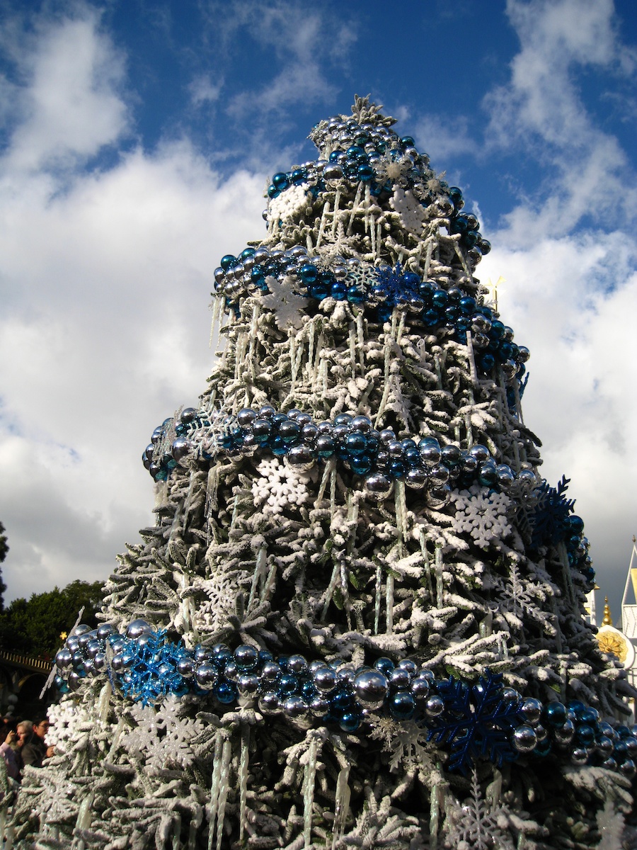 The Disneyland Christmas Eve  Parade  2012