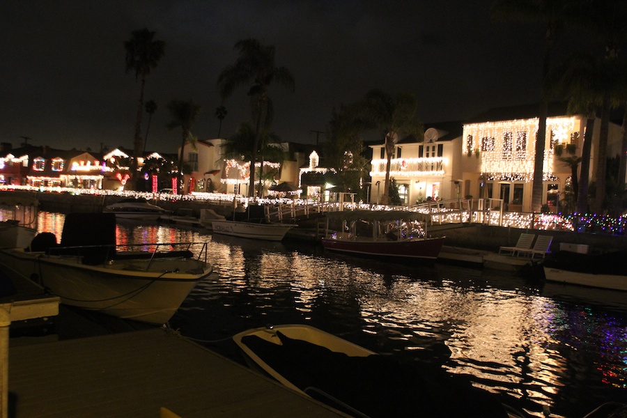 Walking through Naples to see the Christmas lights