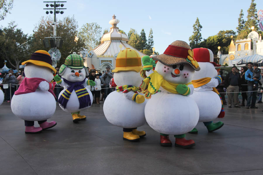 Disneyland Holiday Parade 12/24/2015