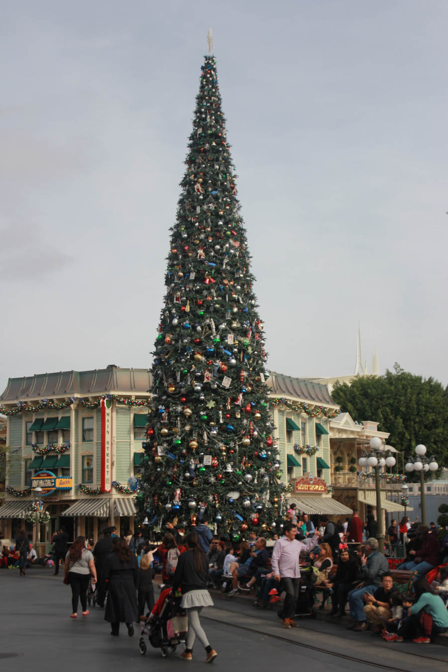 Breakfast at Disneyland and preparing for the Christmas Eve Tour 12/24/2015