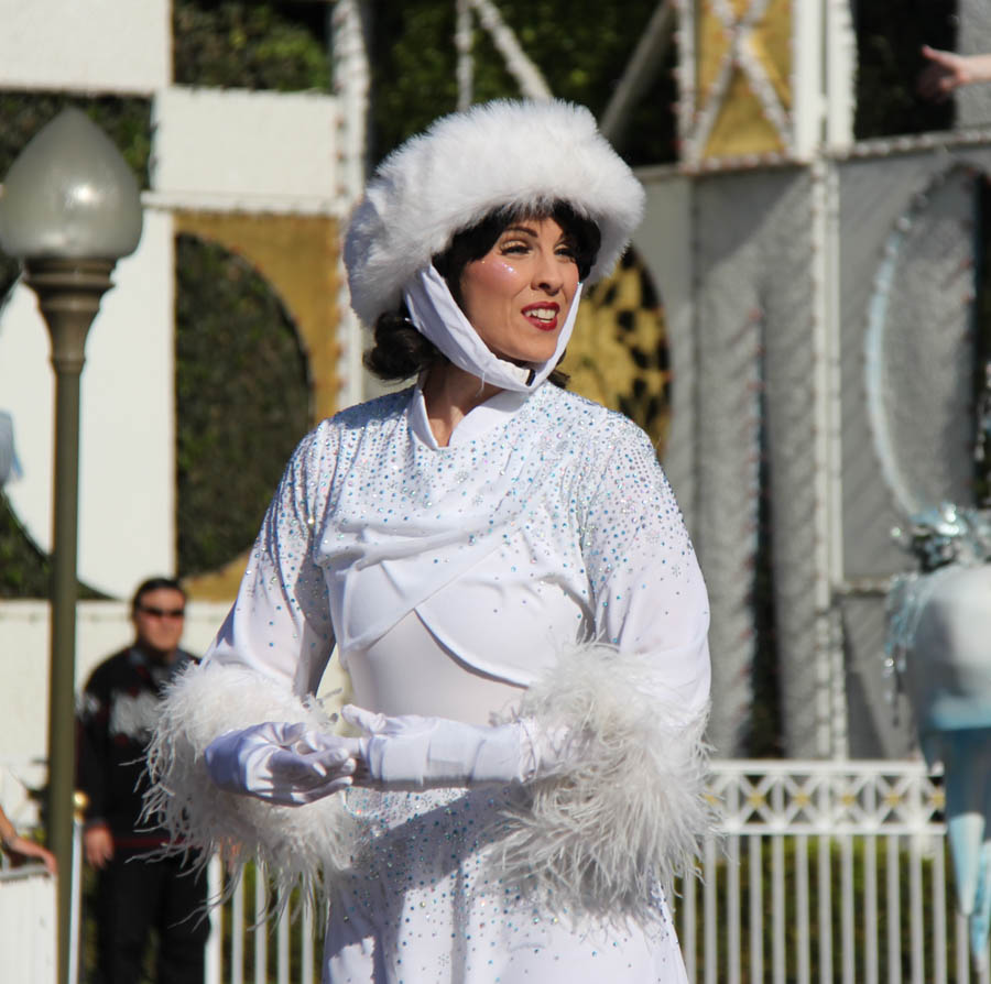 Disneyland Christmas Parade And GEtting Ready For Dinner 2017