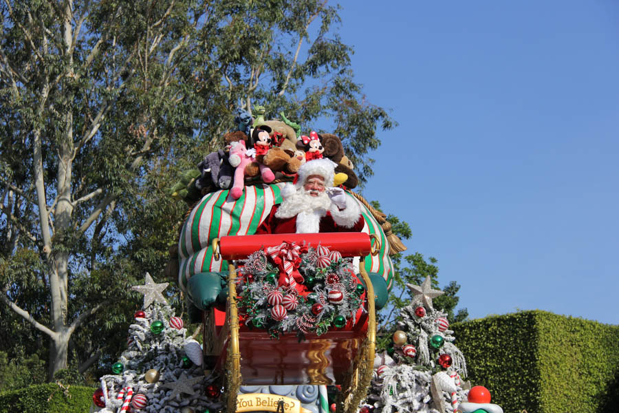 Disneyland Christmas Parade And GEtting Ready For Dinner 2017