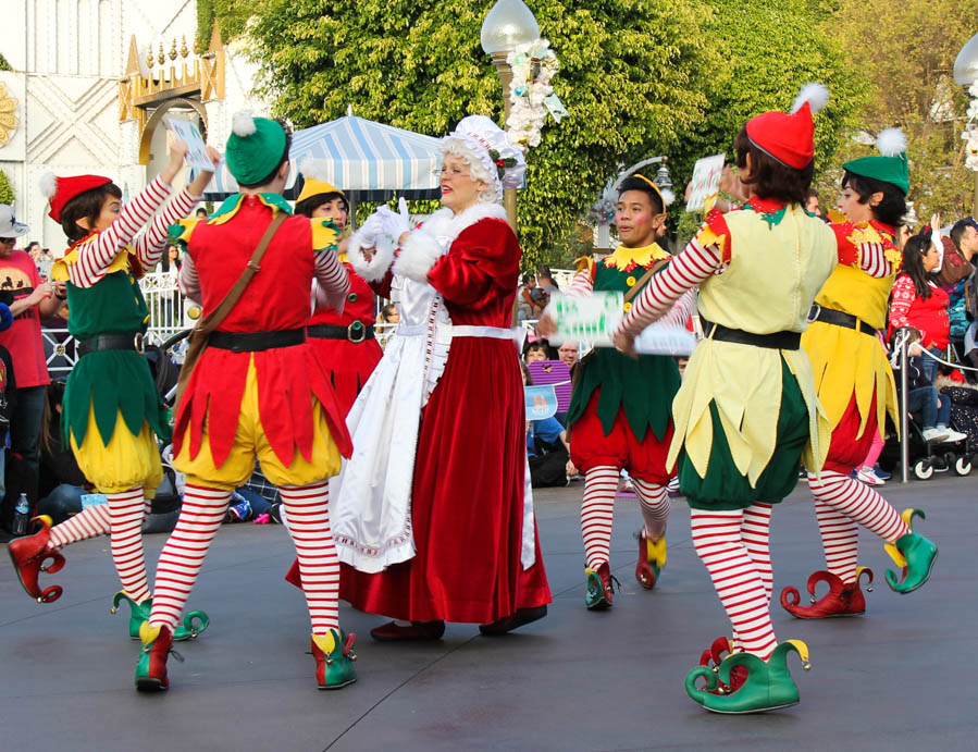 Christmas Eve 2018 Parade At Disneyland