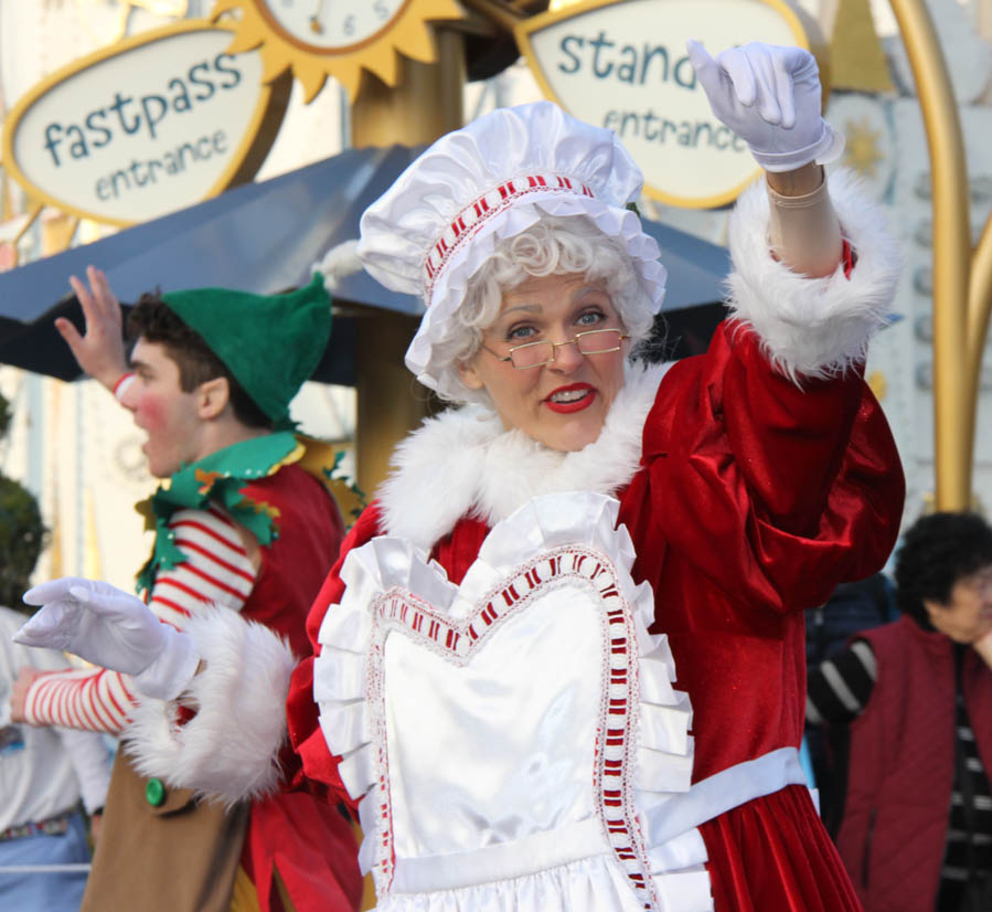 Christmas Eve 2018 Parade At Disneyland