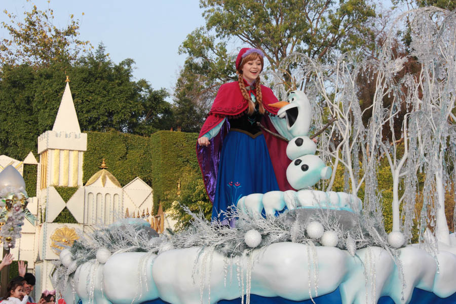 Christmas Eve 2018 Parade At Disneyland