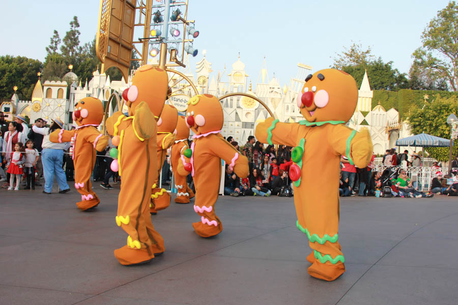 Christmas Eve 2018 Parade At Disneyland