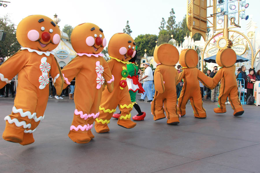 Christmas Eve 2018 Parade At Disneyland