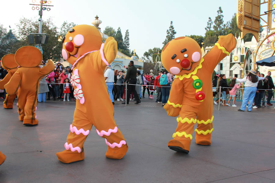 Christmas Eve 2018 Parade At Disneyland