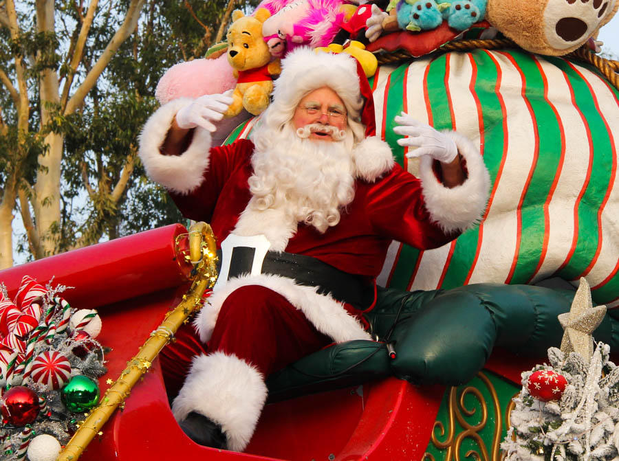 Christmas Eve 2018 Parade At Disneyland