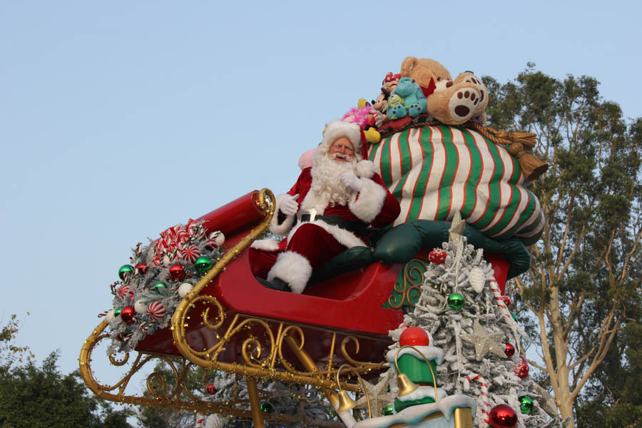 Christmas Eve 2018 Parade At Disneyland