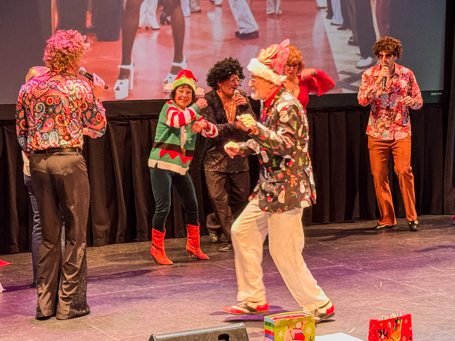 2025-11-30 alley Cats Christmas Show