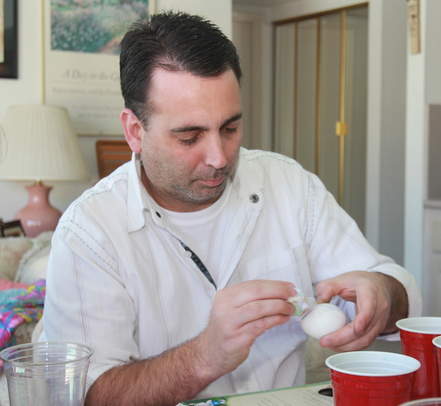 Egg coloring activities Easter 2013