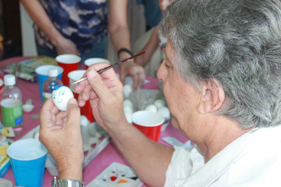 Coloring Easter Eggs April 2015 with family and friends