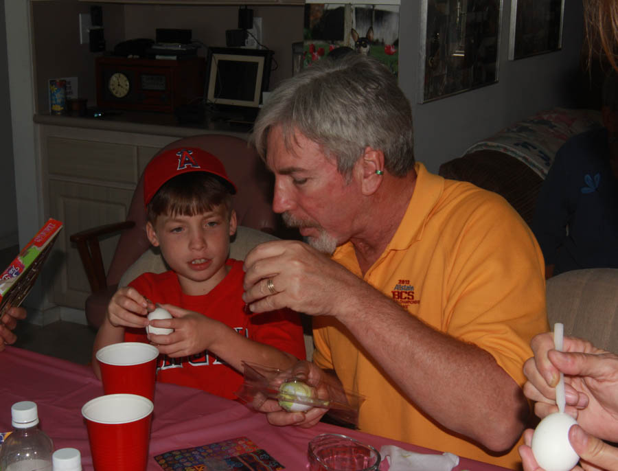 Coloring Easter Eggs April 2015 with family and friends