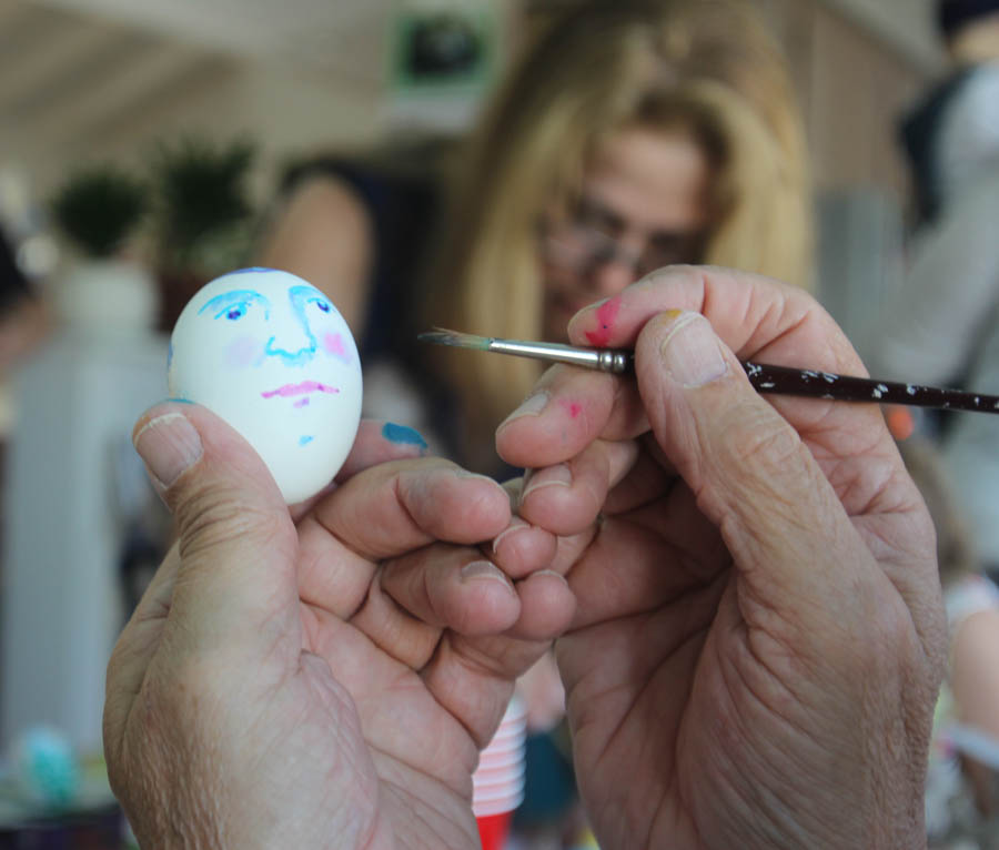 Coloring Easter Eggs April 2015 with family and friends