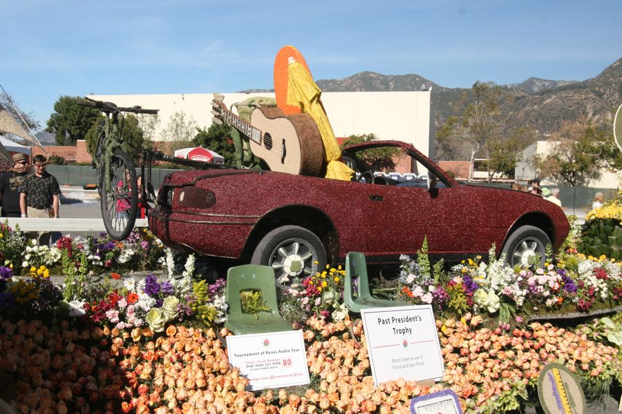 New Years 2012 Rose Parade floats