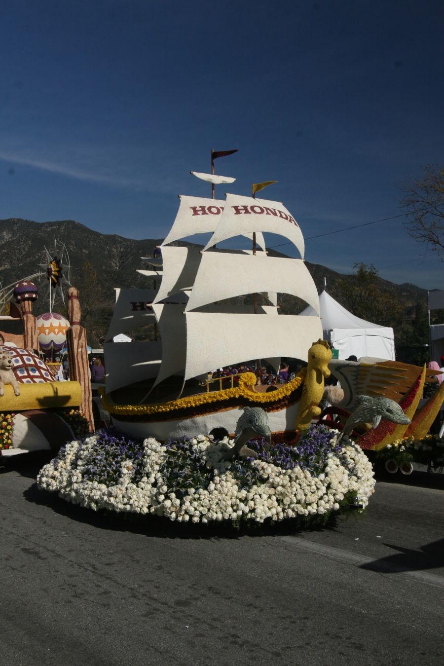 New Years 2012 Rose Parade floats