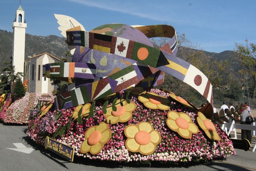 New Years 2012 Rose Parade floats