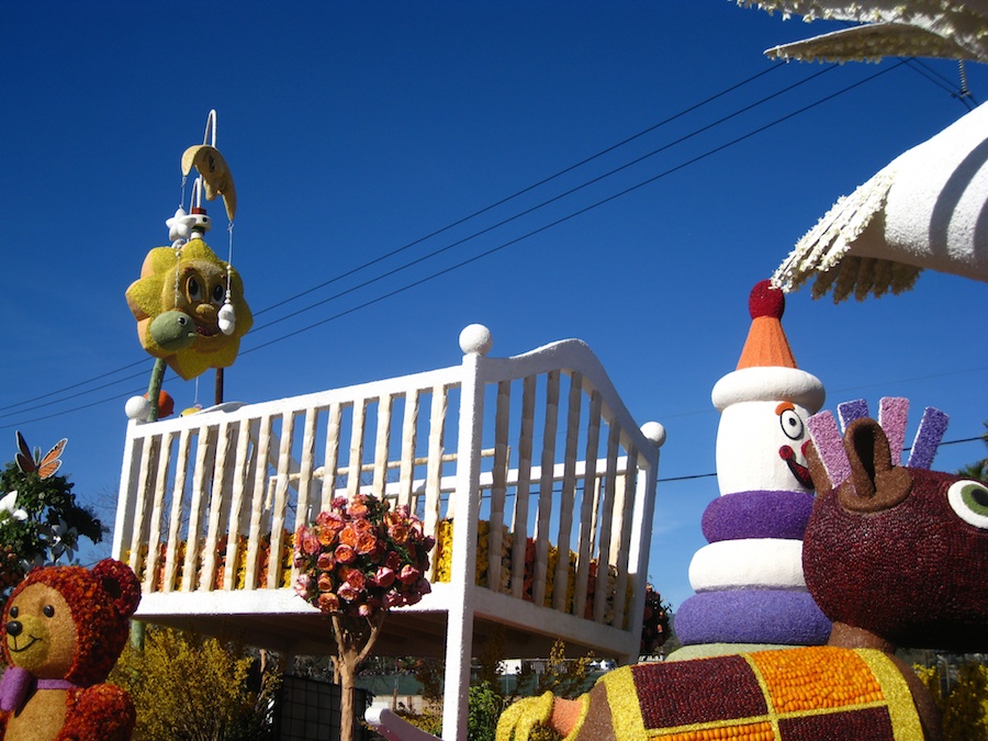 2014 Rose Parade floats and Dining at Cafe Santorini in Downtown Pasadena