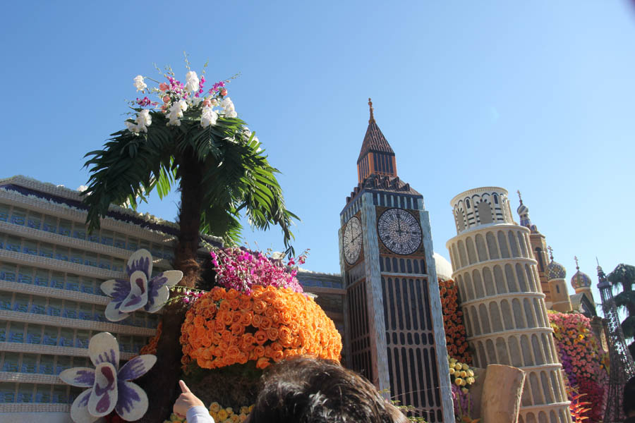 Rose Parade Floats New Years 2015 and lunch at Santorini
