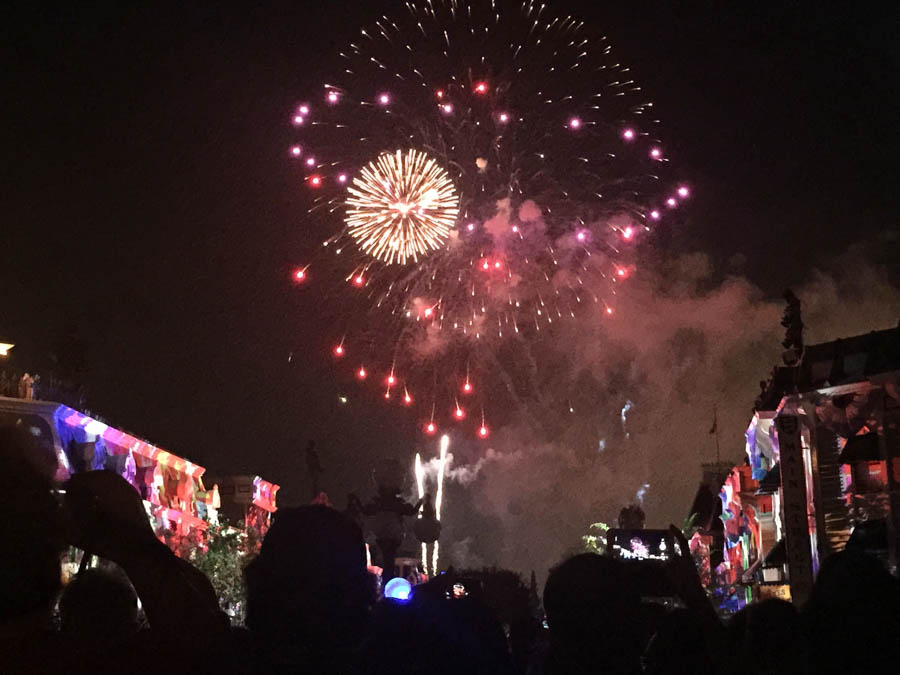 Disneyland of its 60th anniversary 7/17/2015