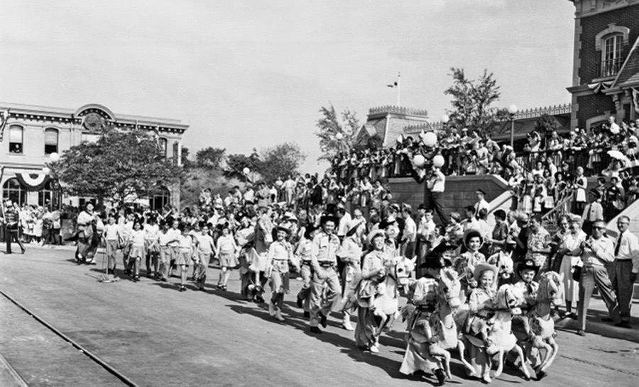 Disneyland of its 60th anniversary 7/17/2015