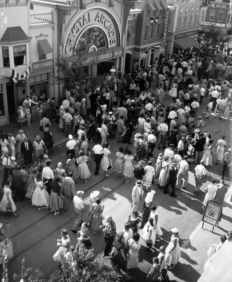 Disneyland of its 60th anniversary 7/17/2015