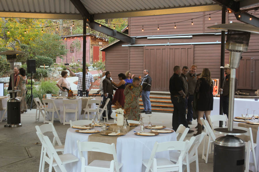 Final preparations and arrival of the guests for the Parsons/Lind wedding