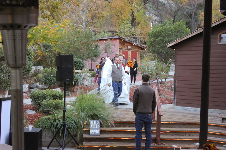 Final preparations and arrival of the guests for the Parsons/Lind wedding