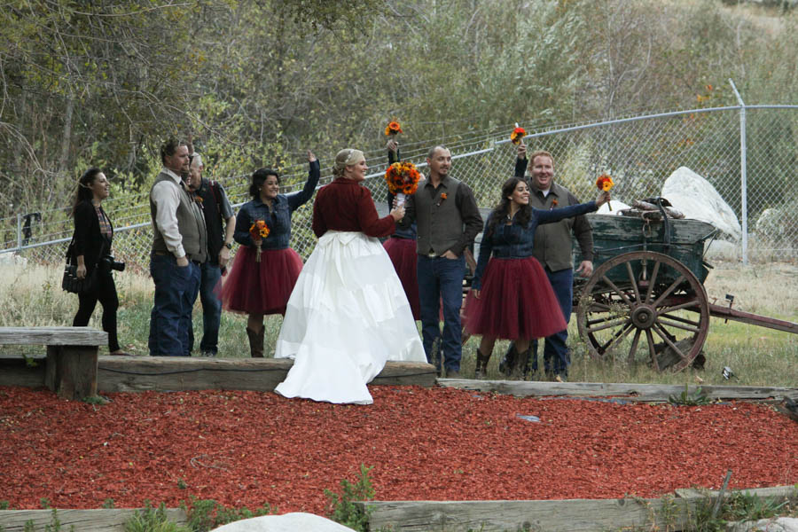 Final preparations and arrival of the guests for the Parsons/Lind wedding