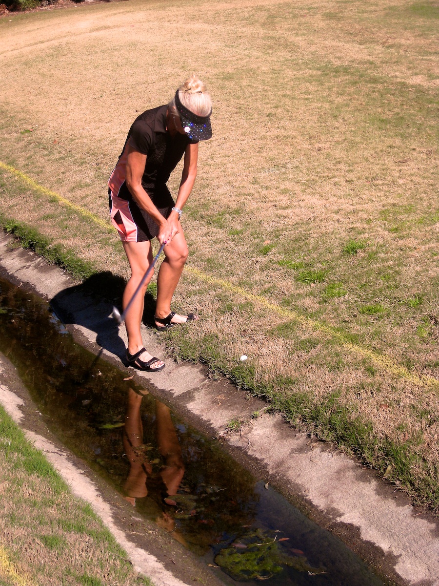 Charlotte makes a terrific golf shot