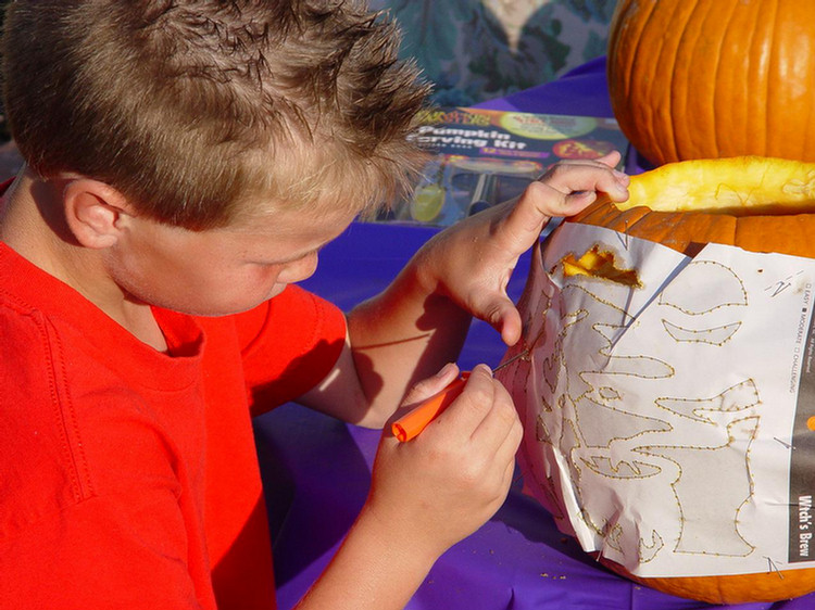 Halloween 2004 Pumpkin Carving