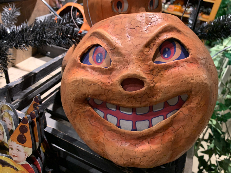 Roger's Gardens At Halloween 2019