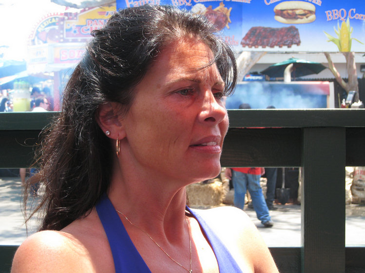 Jeanette visits the fair on
 day two 2008